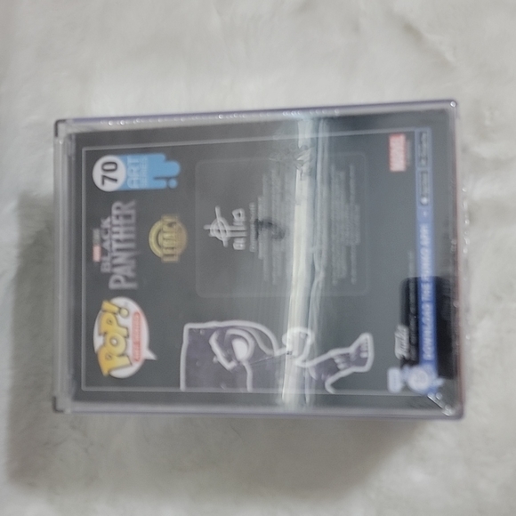 Funko Pop Art Series Black Panther 70 Only at Walmart - Picture 4 of 6